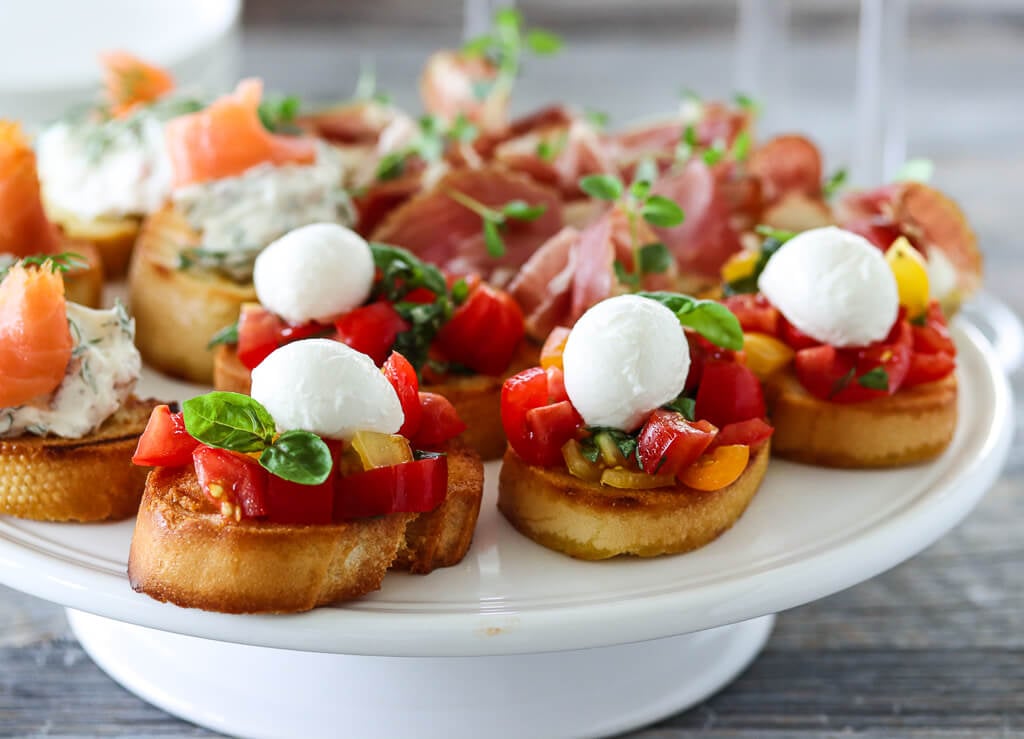 Fingermat - Bruschetta med tomat og mozzarella