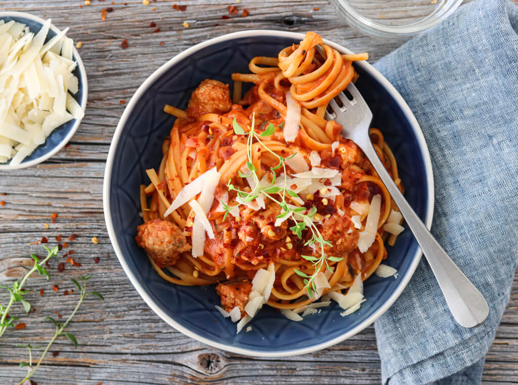 One pot-pasta med kjøttboller og squash