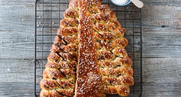 Image: JULETRE MED SJOKOLADE- OG MARSIPANFYLL