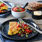 Image: OMELETT MED SPINAT OG TOMATSALAT