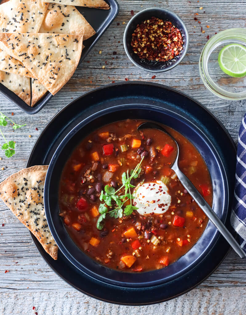 TACOSUPPE MED KJØTTDEIG OG TORTILLACHIPS