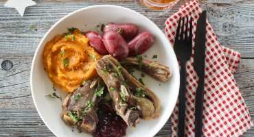 Image: ØLDAMPET PINNEKJØTT MED KÅLROTMOS