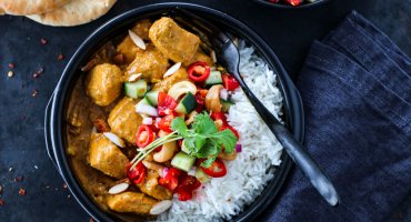 Image: KYLLING KORMA & TOMATSALAT MED CASHEWNØTTER