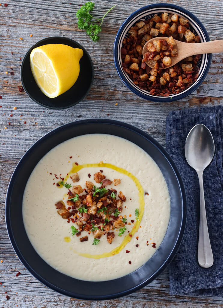 Blomkålsuppe med baconcrumble