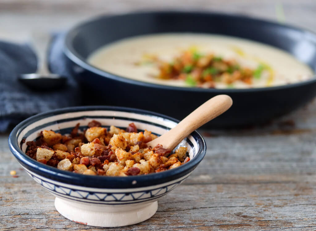 Blomkålsuppe med baconcrumble