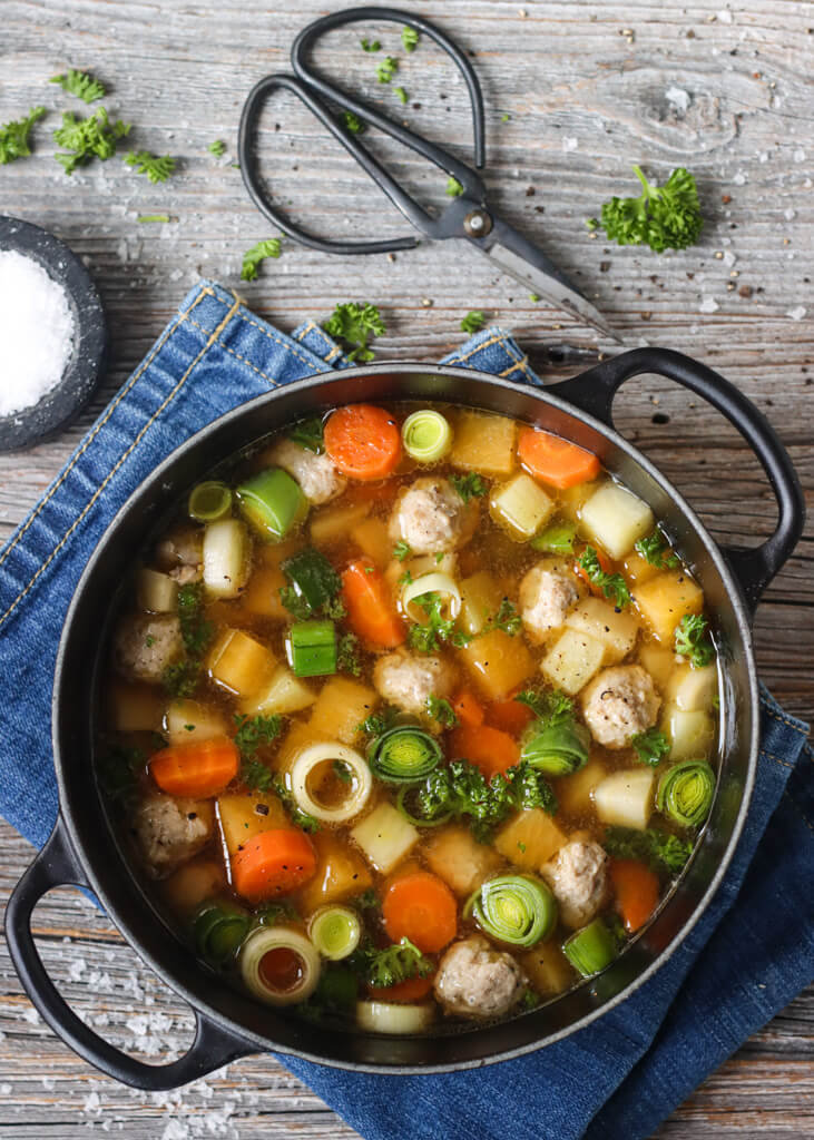 Grønnsaksuppe med kjøttboller