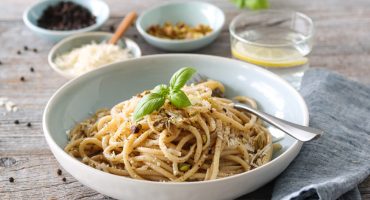 Image: CACIO E PEPE – SPAGETTI MED PEPPER, OST, SITRON OG PISTASJ