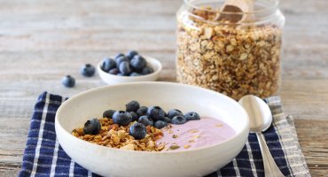 Image: HJEMMELAGET GRANOLA MED BLÅBÆR