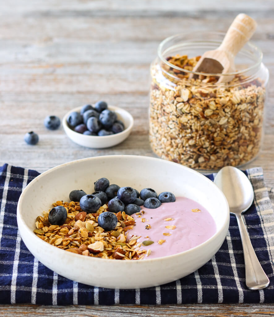 Granola med blåbæryoghurt