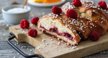 Image: FLETTEKRANS MED BRINGEBÆR, APPELSIN OG KANEL