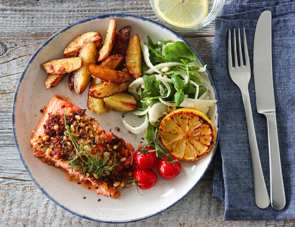 URTEBAKT ØRRET MED FENNIKELSALAT OG PARMESANPOTETER