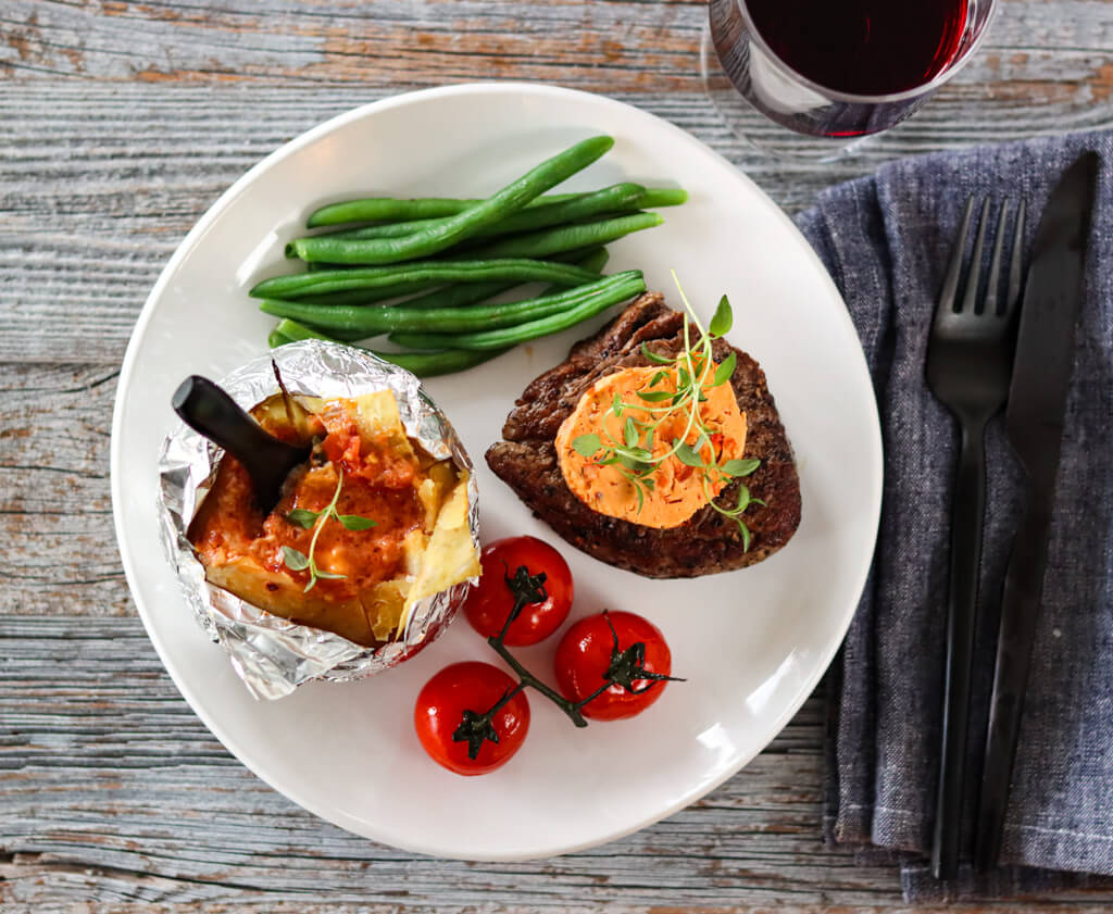 BIFF MED TOMATSMØR & BAKT POTET