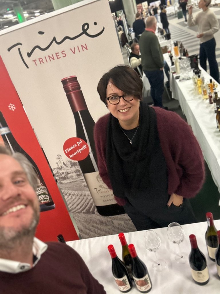 Tore og Trine på vinmesse - Trines vin Piemonte Barbera