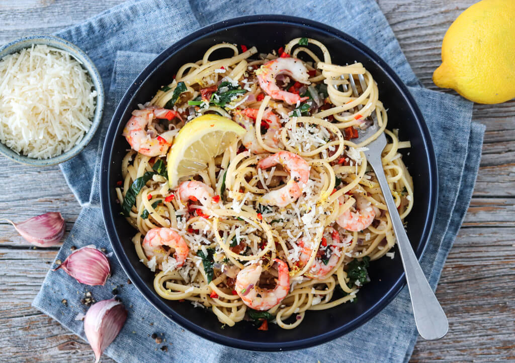 Spagetti med chilireker, spinat og sitron
