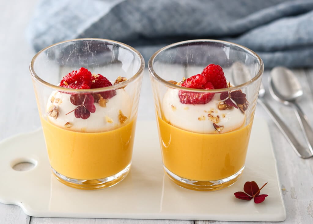 Panna cotta med mango og yoghurtkrem