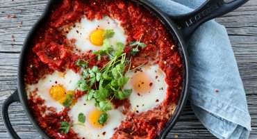 Image: SHAKSHUKA MED PAPRIKA OG BØNNER