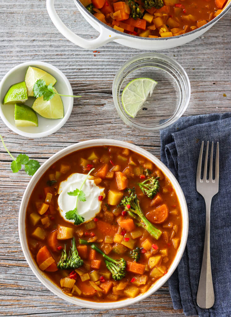 Curry med gulrot, eple og brokkolini