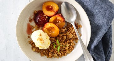 Image: OVNSBAKTE PLOMMER MED HAVREKNAS