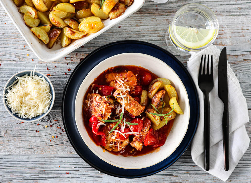 ITALIENSK KYLLINGGRYTE MED PØLSE OG ROSMARINPOTETER