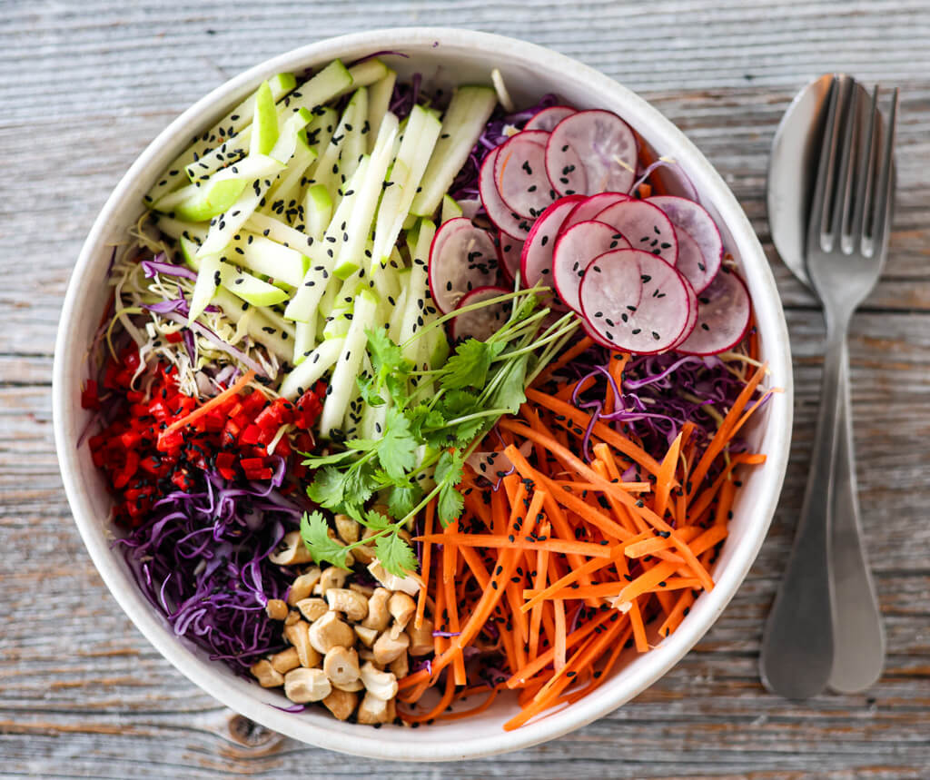 asiatisk ribbe med glaze og råkostsalat