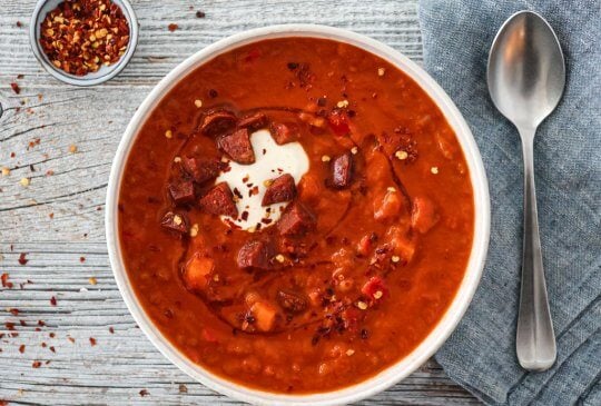 Image: RØD LINSESUPPE MED CHORIZO, GULROT OG PAPRIKA