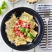 Image: RAVIOLI MED SPINAT- OG RICOTTAFYLL – MED TOMATSAUS