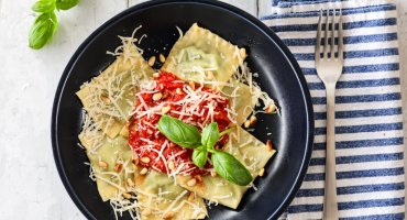 Image: RAVIOLI MED SPINAT- OG RICOTTAFYLL – MED TOMATSAUS