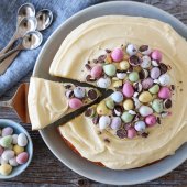 Image: SAFTIG APPELSINKAKE MED OSTEKREM