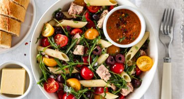 Image: PASTASALAT MED TUNFISK, TOMAT OG PAPRIKADRESSING