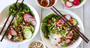 Image: VIETNAMESISK NUDELSALAT MED MARINERT SVINEKJØTT OG NUOC CHAM