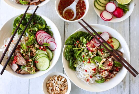 Image: VIETNAMESISK NUDELSALAT MED MARINERT SVINEKJØTT OG NUOC CHAM