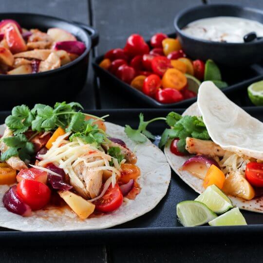 Image: KYLLINGWRAPS MED EPLE, RØDLØK OG SØT CHILISAUS