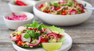 Image: LUN THAISALAT MED SVINEKJØTT – LAAB MOO