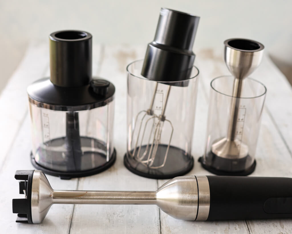 TOMATSUPPE MED BASILIKUMPESTO OG KRUTONGER