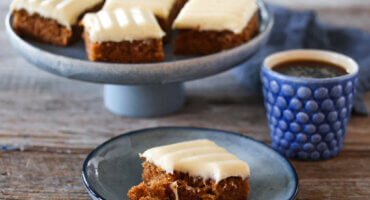 Image: KRYDRET GULROTKAKE MED SITRONKREM