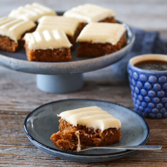 Image: KRYDRET GULROTKAKE MED SITRONKREM