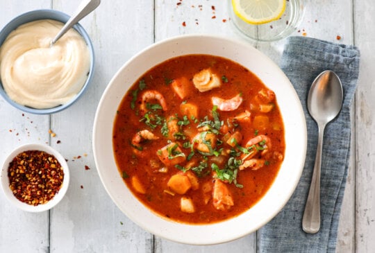 Image: ENKEL BOUILLABAISSE – FRANSK FISKESUPPE MED AIOLI