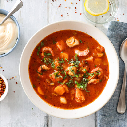 Image: ENKEL BOUILLABAISSE – FRANSK FISKESUPPE MED AIOLI