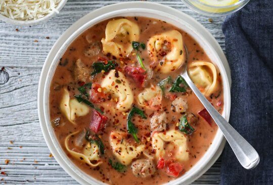 Image: KREMET TORTELLINISUPPE MED KJØTTBOLLER