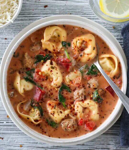 Image: KREMET TORTELLINISUPPE MED KJØTTBOLLER