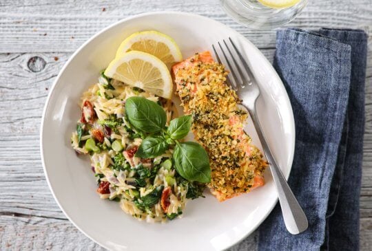 Image: URTEBAKT LAKS MED KREMET RISONI OG GRØNNSAKER