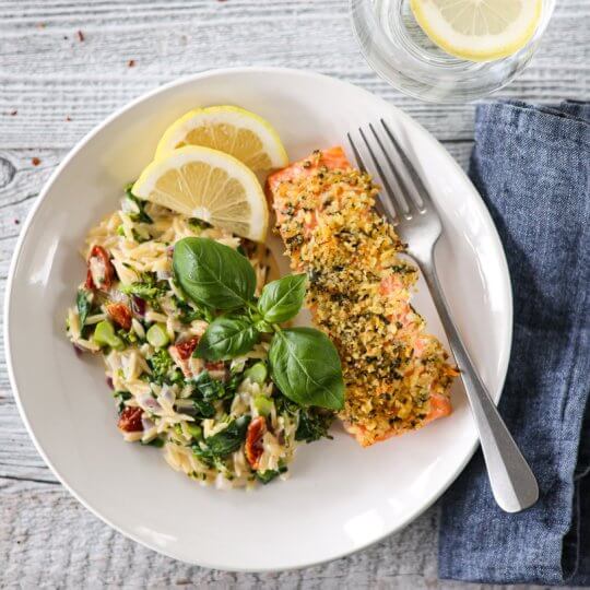 Image: URTEBAKT LAKS MED KREMET RISONI OG GRØNNSAKER