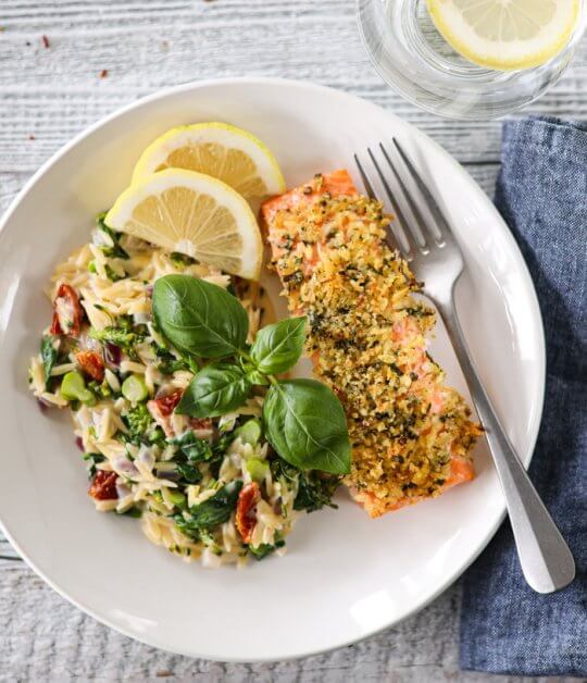 Image: URTEBAKT LAKS MED KREMET RISONI OG GRØNNSAKER