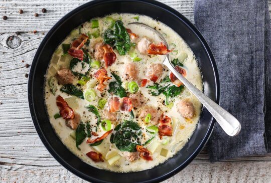 Image: KREMET POTETSUPPE MED KJØTTBOLLER OG BACON