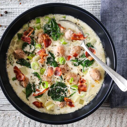 Image: KREMET POTETSUPPE MED KJØTTBOLLER OG BACON