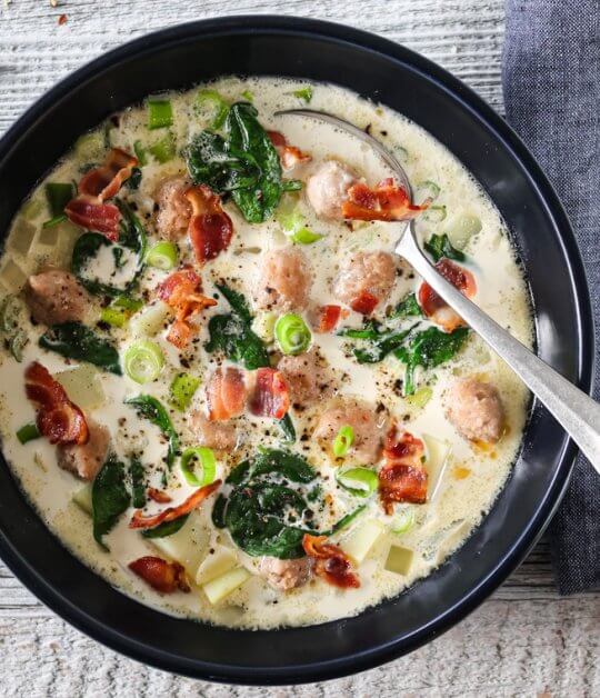 Image: KREMET POTETSUPPE MED KJØTTBOLLER OG BACON