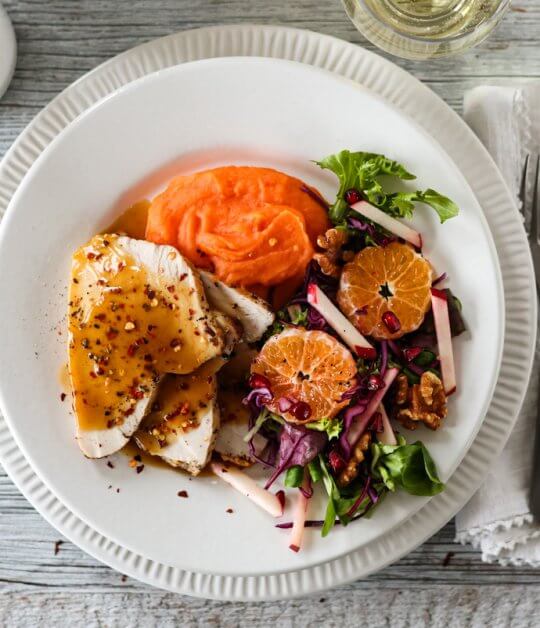 Image: KALKUN MED APPELSINSAUS, RØDKÅLSALAT OG SØTPOTETMOS