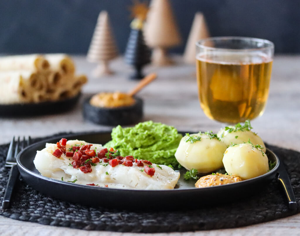 LUTEFISK MED BACON OG ERTEPURÉ