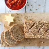 Image: ELTEFRITT RUGBRØD MED SOLSIKKEKJERNER