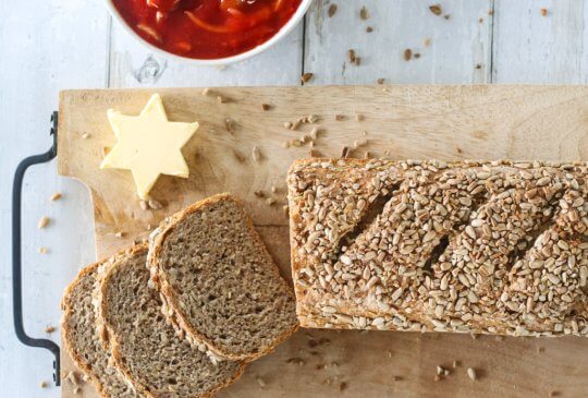 Image: ELTEFRITT RUGBRØD MED SOLSIKKEKJERNER